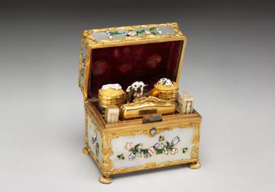 图片[3]-Gilt bronze personal accessory case with decor of  mother-of-pearl inlay.-China Archive